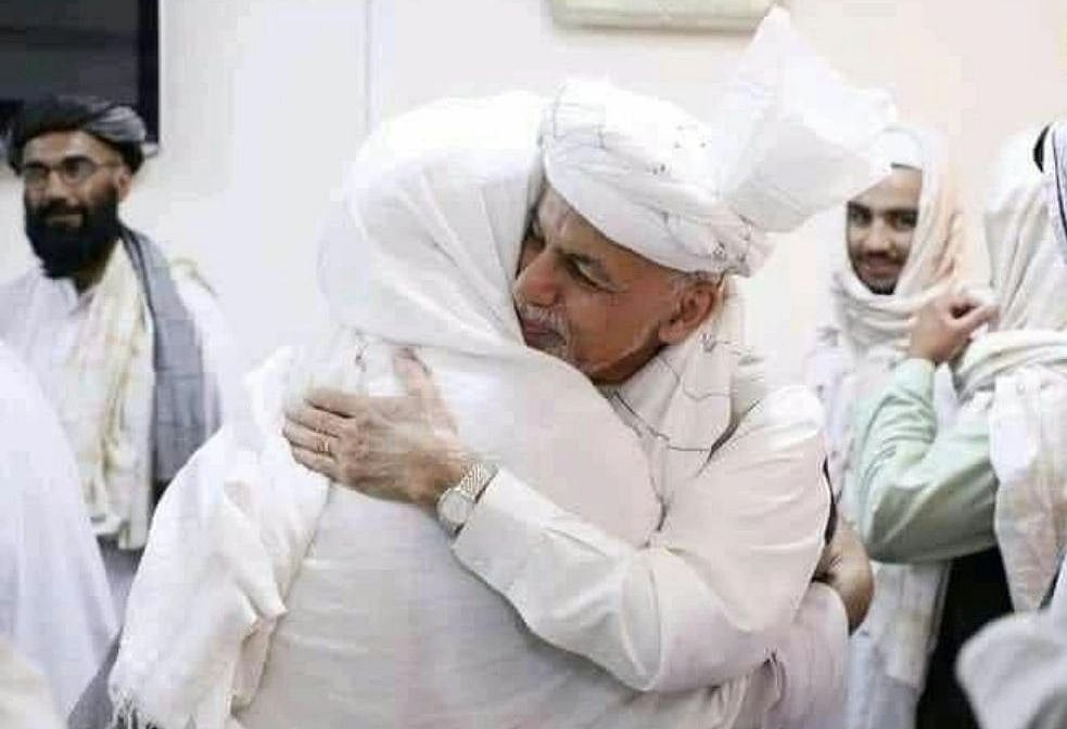 
अफगानिस्तान पर तालिबान का कब्जा? काबुल पहुंचे तालिबानी नेता, सत्ता सौंपने को लेकर चर्चा जारी