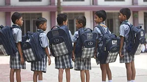 बिहार में इस तारीख से खुलेंगे स्कूल, प्रतिबंधों के साथ कोचिंग, सिनेमा हॉल और शॉपिंग मॉल को भी इजाजत