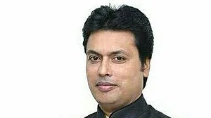 त्रिपुरा के मुख्यमंत्री की हत्या के प्रयास के आरोप में 3 युवक गिरफ्तार, निजी कार से मारी थी टक्कर