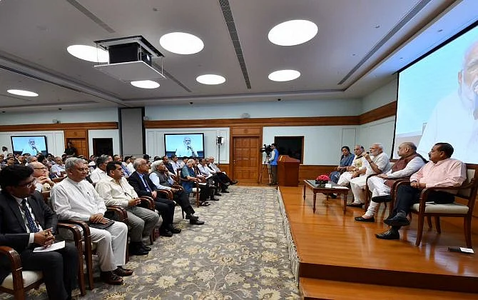 मोदी सरकार को चाहिए सिर्फ 'यस प्राइम मिनिस्टर' कहने वाले अफसर, इसीलिए शीर्ष सचिवों को दिया जा रहा सेवा विस्तार