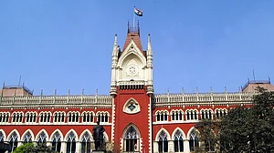 कोलकाता HC ने बंगाल चुनाव के बाद हुई हिंसा की CBI जांच के दिए आदेश, ममता सरकार बोली- सुप्रीम कोर्ट में देंगे चुनौती