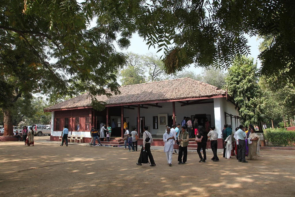 साबरमती आश्रम को संवारने के 'पीएम प्रोजेक्ट' का विरोध वाजिब, क्योंकि सवाल तो बापू और बा की विरासत बचाने का है