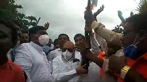 कर्नाटकः BJP की जन आशीर्वाद यात्रा में फायरिंग के साथ केंद्रीय मंत्री का स्वागत, विवाद बढ़ने पर FIR करने के आदेश