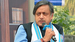 विपक्षी नेताओं के खिलाफ की गई ट्विटर की कार्रवाई चयनात्मकता और पूर्वाग्रह, यह अभिव्यक्ति की आजादी पर हमला: थरूर