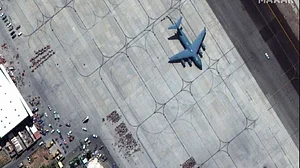 वीडियो: काबुल एयरपोर्ट पर मंडरा रहा आतंकी हमले का खतरा! इन देशों ने अपने नागरिकों को किया अलर्ट