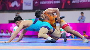 Tokyo Olympics: रेसलर दीपक पूनिया के हाथ से फिसला कांस्य पदक, आखिरी सेकंड में माइल्स ने लगाया जीत का दांव