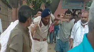 बिहार पंचायत चुनावः बोगस वोटिंग से रोकने पर एएसआई की पिटाई, नीतीश सरकार के पुख्ता सुरक्षा के दावे पर उठे सवाल