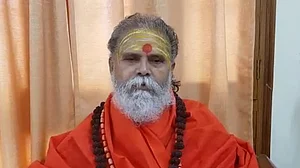 उत्तर प्रदेशः अखाड़ा परिषद अध्यक्ष नरेंद्र गिरी की संदिग्ध हालात में मौत, मठ के कमरे में फंदे से लटका मिला शव