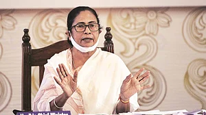 बंगाल उपचुनाव: ईवीएम में बंद हुई ममता बनर्जी की किस्मत, भवानीपुर समेत 3 सीटों पर शांतिपूर्ण मतदान संपन्न