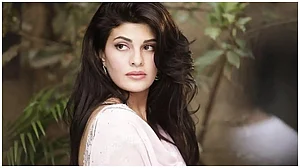 सिनेजीवन: जैकलीन से ED फिर करेगी पूछताछ, नोरा को भी भेजा समन और सोनू सूद के घर दूसरे दिन भी IT विभाग की रेड