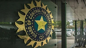 खेल की 5 बड़ी खबरें: BCCI ने दी खुशखबरी, घरेलू खिलाड़ियों की बढ़ाई फीस और IPL में आज KKR-RCB की भिड़ंत