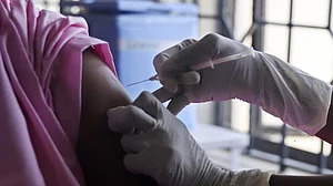 गर्भवती महिलाओं को टीके की दोनों खुराक लेनी चाहिए, संक्रमण होने पर आ सकती हैं जटिलताएंः डॉ वी के पॉल