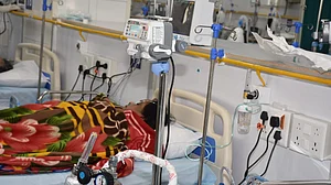 यूपी में रहस्यमयी बुखार का कहर, लखनऊ में पिछले दो दिनों में 400 मरीज हुए भर्ती, 40 बच्चे भी शामिल, दहशत में लोग