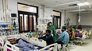 यूपी के बांदा में वायरल बुखार का कहर! एक दिन में सामने आए 400 मरीज, अब तक 4 हजार लोग चपेट में आए