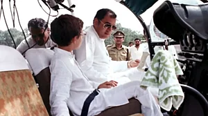 वीडियो: राहुल ने राजीव गांधी के साथ बिताए पल किए साझा, बताया कैसे वो अपने पिता के साथ फ्लाइट में करते थे सफर