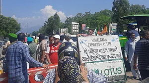 भारत बंद को हरियाणा में मिला जोरदार समर्थन, सड़कें, बाजार, बस और ट्रेनें सब रहे बंद