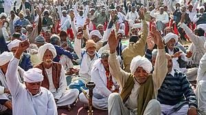 किसानों की हालत मनरेगा मजदूरों से भी बदतर हुई, पीएम मोदी के दावे खोखले, एक भाषण से दूसरे तक बदल जाते हैं