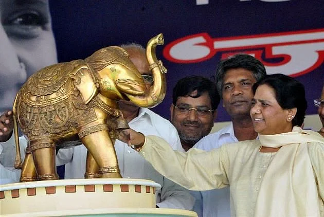 यूपी चुनावः आज जितने दलित मायावती के साथ, उतने ही खिलाफ, अब कागज की कश्ती में सवार हाथी कैसे करेगा दरिया पार