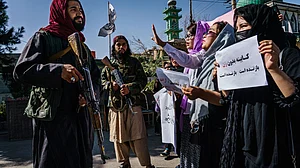 खरी-खरी : धुंधलाती चमक के बीच घर में तो हिंदू-मुस्लिम कर लेगी बीजेपी, पर अफगानिस्तान में हमारे हितों का क्या होगा