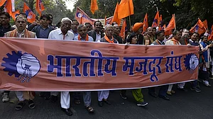 RSS से जुड़े मजदूर संघ ने मोदी सरकार के खिलाफ किया प्रदर्शन, सरकारी कंपनियों के निजीकरण का किया विरोध
