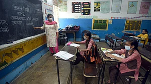 योगी जी चुनावी घोषणा तो कर दी स्कूल फीस माफ करने की, लेकिन शासनादेश जारी नहीं होगा तो कैसे मानेंगे स्कूल!