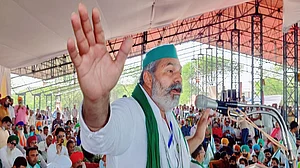 'मंत्री टेनी को बर्खास्त और गिरफ्तार नहीं किया तो होगा बड़ा आंदोलन'- लखीमपुर में राकेश टिकैत का ऐलान