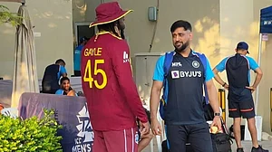 T-20 World Cup: टीम इंडिया के मेंटर धोनी से मिले गेल, BCCI ने शेयर की तस्वीर