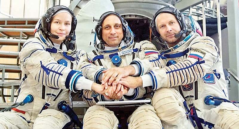 इतिहास रचने जा रहा रूस! अंतरिक्ष में सुनाई देगा 'लाइट्स, कैमरा, एक्शन', एक्ट्रेस सहित पूरी टीम रवाना 