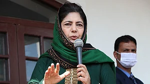 अमित शाह के कश्मीर दौरे पर सब नार्मल दिखाने का नाटक, वास्तव में राज्य को अराजकता में धकेल दिया गया है: महबूबा