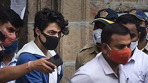 NCB ने आर्यन पर लगाया 'ड्रग्स तस्करी' का आरोप, इसलिए कुछ नहीं मिलने पर भी बेल में हो रही है देरी