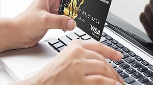 अगर आप भी हैं इस बैंक के ग्राहक तो डेबिट कार्ड पर उठा सकते हैं EMI सुविधा! 24 महीने तक भुगतान का मिलेगा मौका