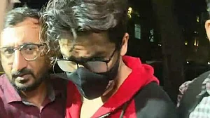 रेव पार्टी मामला : आर्यन खान समेत सभी 8 को अदालत में किया जाएगा पेश, बेल या जेल पर होगी बहस?