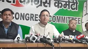 हरियाणा नौकरी घोटाले पर खट्टर के बयान पर बरपा हंगामा, सुरजेवाला ने पूछा- किस पर पर्दा डाल रही है सरकार