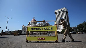 महाराष्ट्र सरकार ने कोरोना से संबंधित सभी प्रतिबंध हटाए, लेकिन एहतियात के तौर पर ये करने की सलाह