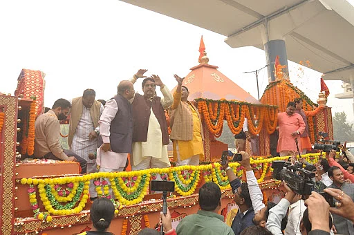 अन्नपूर्णा वोट दिलाएं इसी मंशा से बीजेपी ने निकाली कनाडा से वापस आईं अन्न की देवी की शोभायात्रा