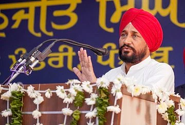 चन्नी का कैप्टन पर सीधा हमला, कहा- बीजेपी और अकाली दल के साथ मिलकर पंजाब के हितों को नुकसान पहुंचा रहे हैं पूर्व सीएम