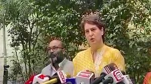 वीडियो: 'किसानों से बढ़कर कोई नहीं ये समझ गई मोदी सरकार', प्रियंका गांधी ने कृषि कानून वापसी पर किए तीखे सवाल