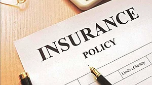 फर्जी बीमा पॉलिसी बेचने वाले अंतरराज्यीय गिरोह का भंडाफोड़, बैंक खाते फ्रीज, पांच मोबाइल फोन और कई नकली सिम कार्ड जब्त