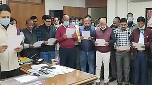बिहार में शराब नहीं पीने की अफसरों-कर्मचारियों ने ली शपथ, नीतीश ने प्रचार-प्रसार रथ को किया रवाना