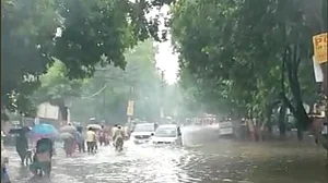 चेन्नई में लगातार बारिश से जनजीवन अस्त व्यस्त, स्कूलों, कॉलेजों आज भी बंद, कई सड़कें और सबवे बंद