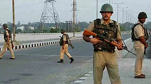 महाराष्ट्र के गढ़चिरौली में पुलिस के साथ मुठभेड़ में 26 नक्सली ढेर, क्रॉस फायरिंग में चार जवान भी घायल