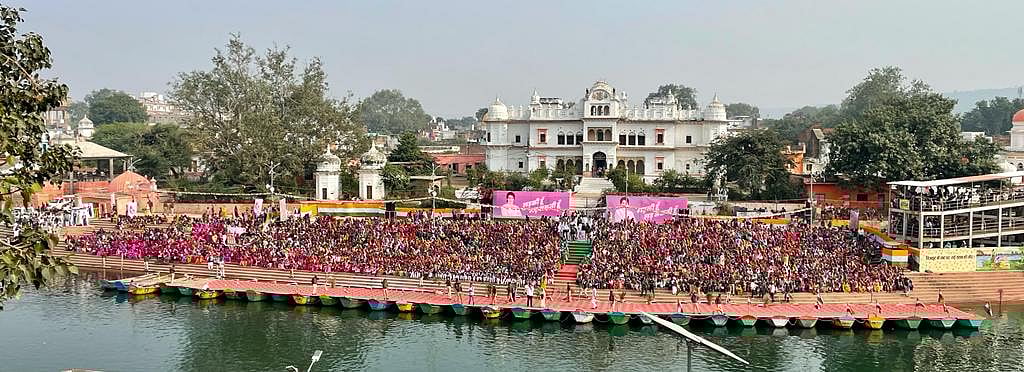 यूपी: प्रियंका गांधी ने चित्रकूट में महिलाओं में भरा जोश, कहा- सुनो द्रौपदी शस्त्र उठा लो अब गोविंद ना आएंगे