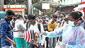 कर्नाटक के 16 जिलों में कोरोना के मामलों में उछाल, नए साल, क्रिसमस समारोह पर प्रतिबंध की संभावना