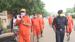 ओडिशा, आंध्र प्रदेश पर चक्रवात 'जवाद' का खतरा गहराया, निचले इलाकों से लोगों को निकालने में जुटी सरकार, बचाव दल तैनात