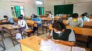 CBSE Exam: कक्षा 12वीं के छात्रों को मिलेगा ‘विशेष परीक्षा’ का मौका, 15 मार्च की परीक्षा को लेकर नोटिस जारी