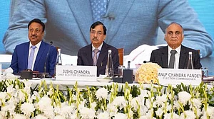 कई राज्यों में चुनाव से पहले मुख्य चुनाव आयुक्त और PMO की बैठक पर बवाल, विपक्ष ने नीयत और निष्पक्षता पर उठाए सवाल