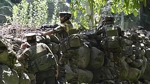 जम्मू-कश्मीर: सुरक्षाबलों को बड़ी कामयाबी लगी हाथ, शोपियां में एनकाउंटर में ढेर किए दो आतंकी