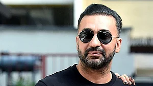 सिनेजीवन: पोर्नोग्राफी केस पर राज कुंद्रा ने दी सफाई और 'आईमैक्स' स्क्रीन पर होगी 'राधे श्याम' की स्क्रीनिंग!