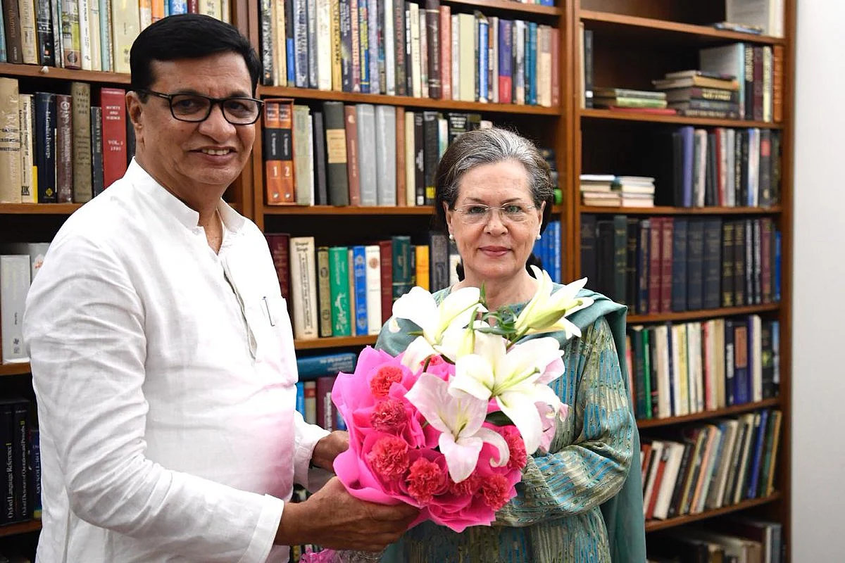 ममता का प्रस्ताव बेकार है, कांग्रेस नेतृत्व में ही कोई गठबंधन बीजेपी का मुकाबला कर सकता है : बालासाहेब थोराट