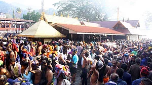 प्रतिबंधों में ढील के बीच सबरीमाला मंदिर में श्रद्धालुओं को डुबकी लगाने की मिली इजाजत, सरकार ने दिए नए निर्देश